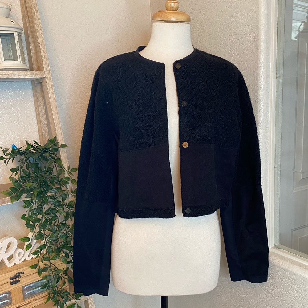🆕Elie Tahari black crop jacket blazer